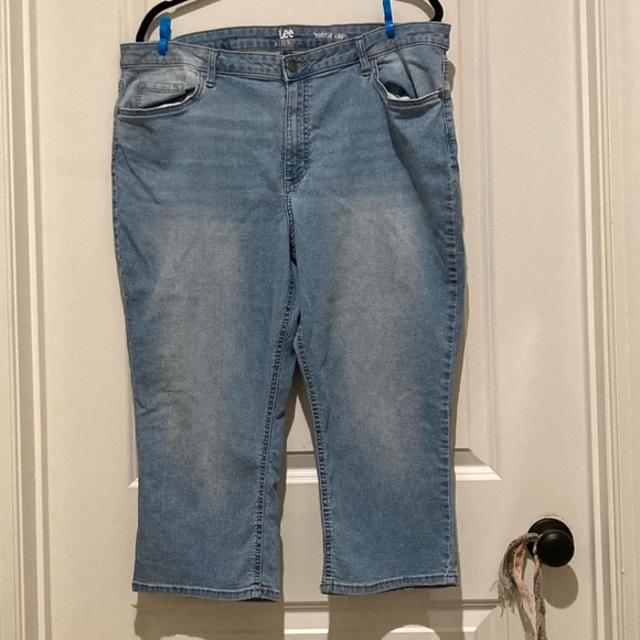 Lee Riders Capris - Picture 1 of 3